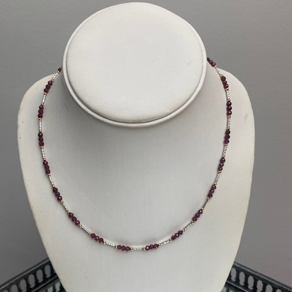 Garnet necklace with silver and gold finishings. - Picture 1 of 3